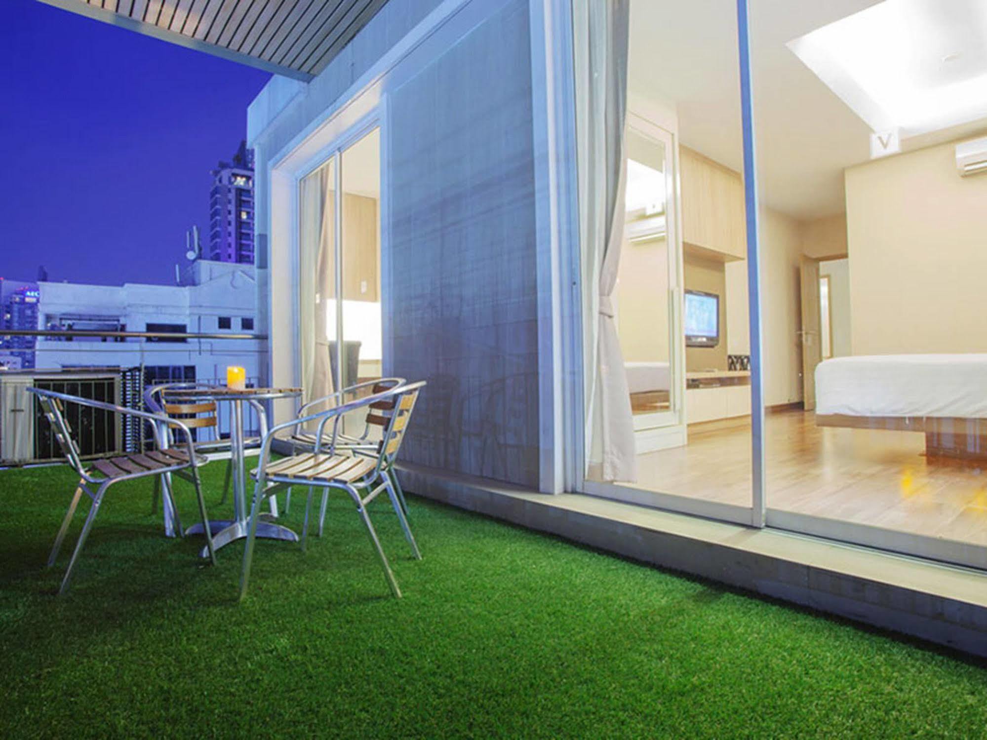 V Residence Bangkok Exteriör bild