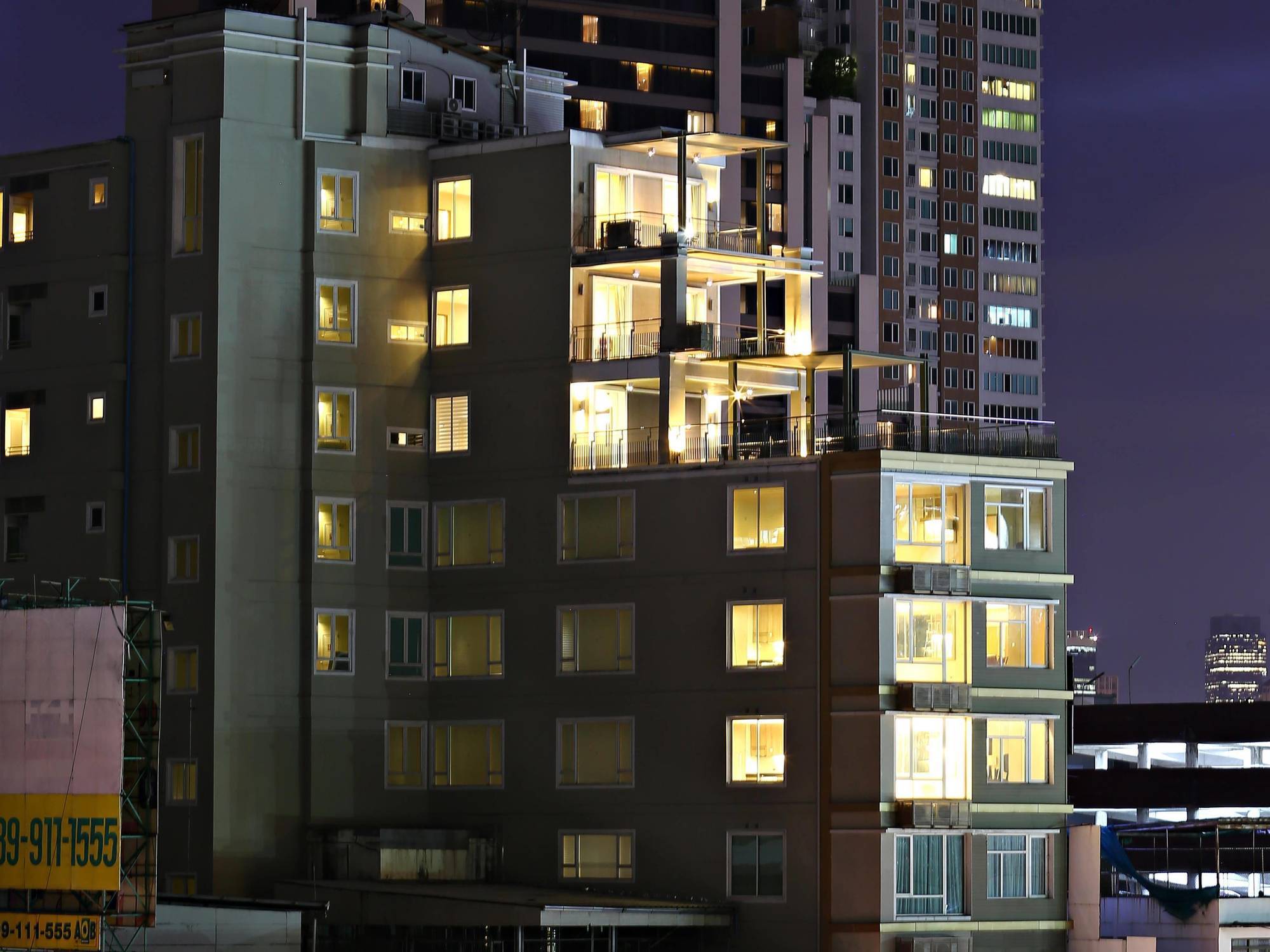 V Residence Bangkok Exteriör bild
